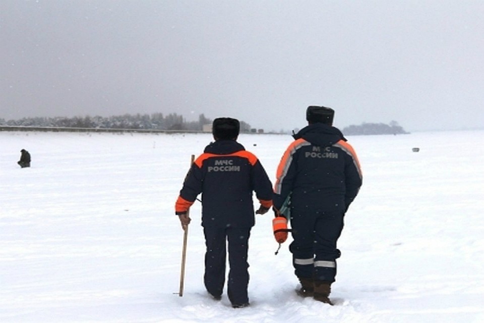 Продолжаются поиски четырех рыбаков в Хабаровском крае