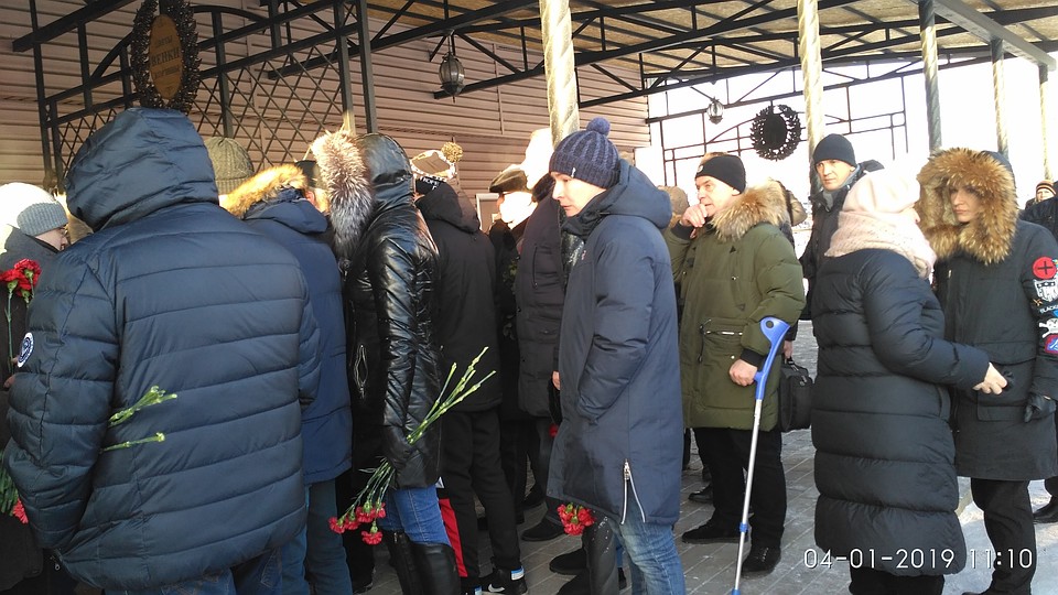 Начались похороны жертв магнитогорской трагедии.