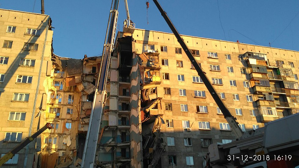 Жильцы просят власти полностью расселить дом.