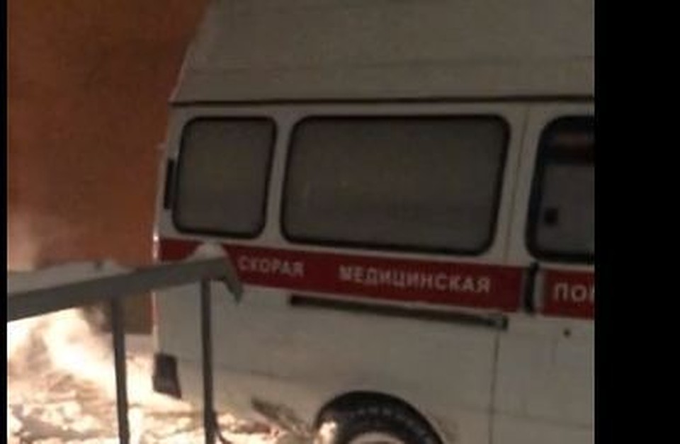 Скорая застряла во дворе