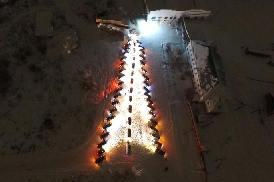 Такую елку "установили" прикамские водители. Фото: СВИП Кунгур.