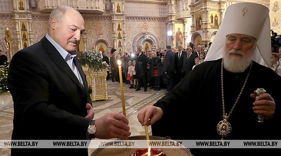 Александр Лукашенко зажег рождественскую свечу в Храме-памятнике в честь Всех Святых Фото: belta.by