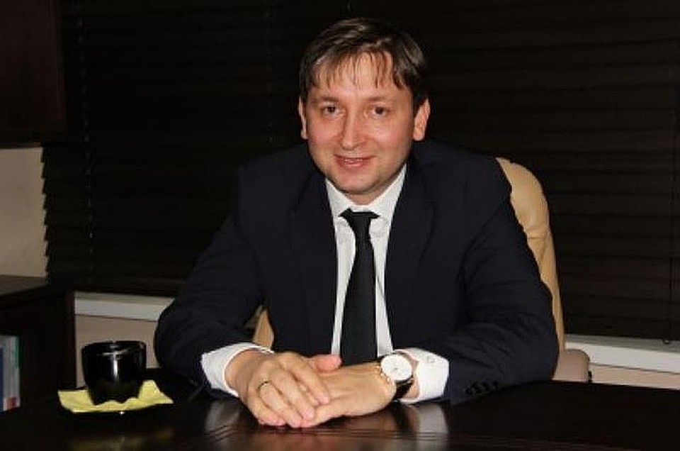 Бывший коммунист, перебежавший во фракцию Демпартии, зарабатывал в парламенте сущую мелочь и покупал новые автомобили