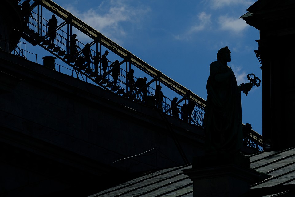 Петербургским волонтерам разрешат реставрировать объекты культурного наследия