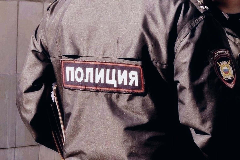 Сотрудники полиции задержали предполагаемых преступников
