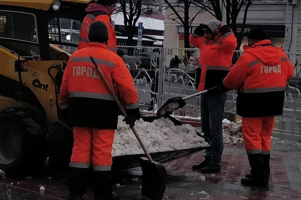 Снег расчищали в основном на центральных улицах города