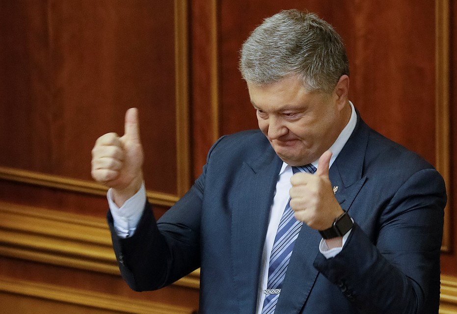 Порошенко заявил о выходе экономики Украины из зоны риска