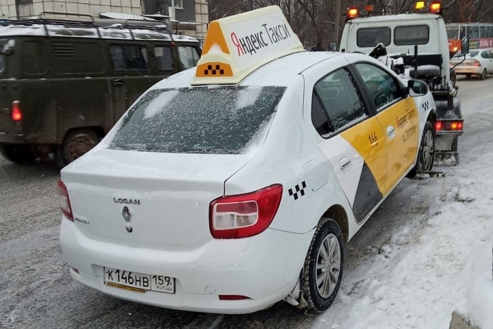 Машины нарушителей увозили на штрафстоянку. Фото: ГИБДД Перми.