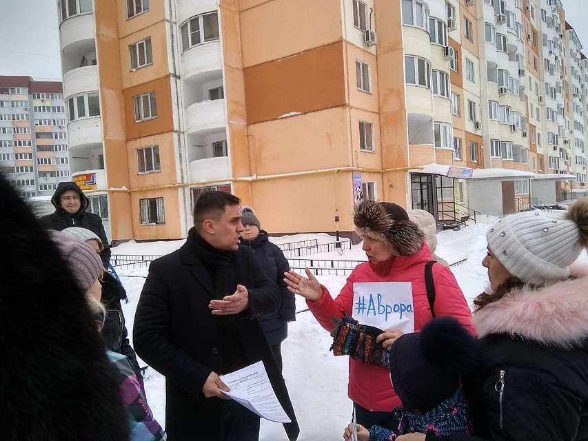 В Солнечном-2 проходит встреча родителей учеников школы «Аврора» с депутатом Бондаренко
