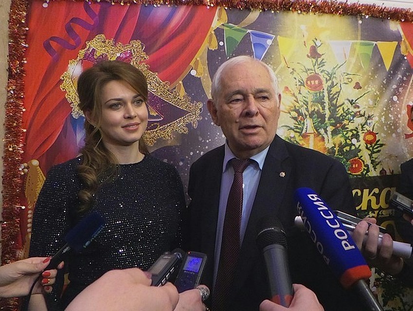 «Детский доктор мира» Леонид Рошаль и Каринэ Хабирова стали почетными гостями благотворительного праздника в Уфе. Фото: Дмитрий ЧЕРНОВ.
