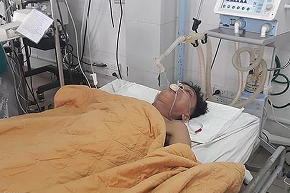 Пациента подключили к аппарату для гемодиализа - чтобы выводить метанол и его производные