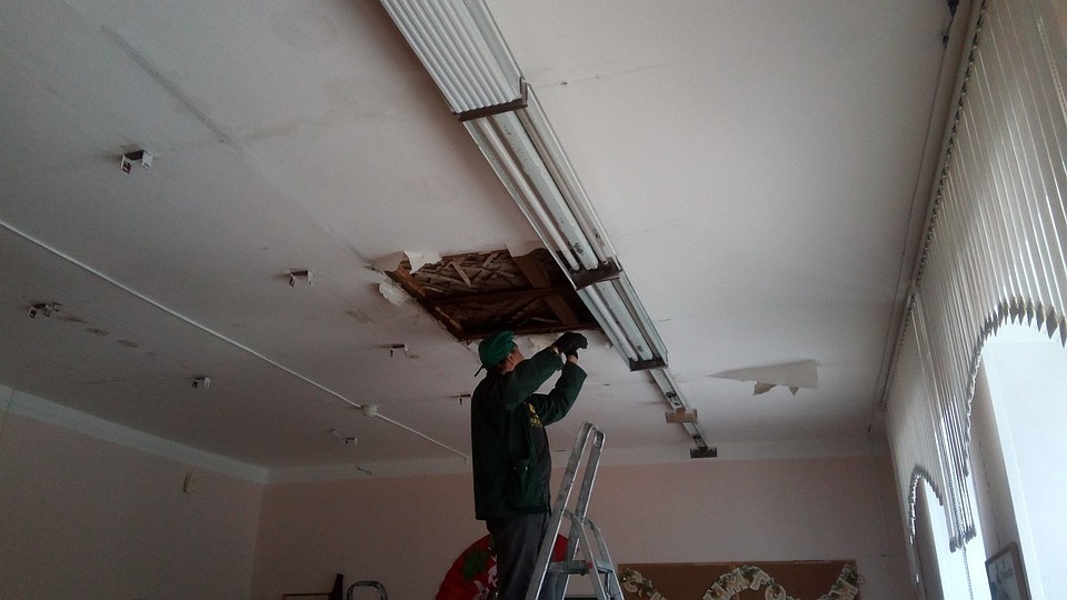 Кипяток хлынул прямо с потолка Фото: соцсети