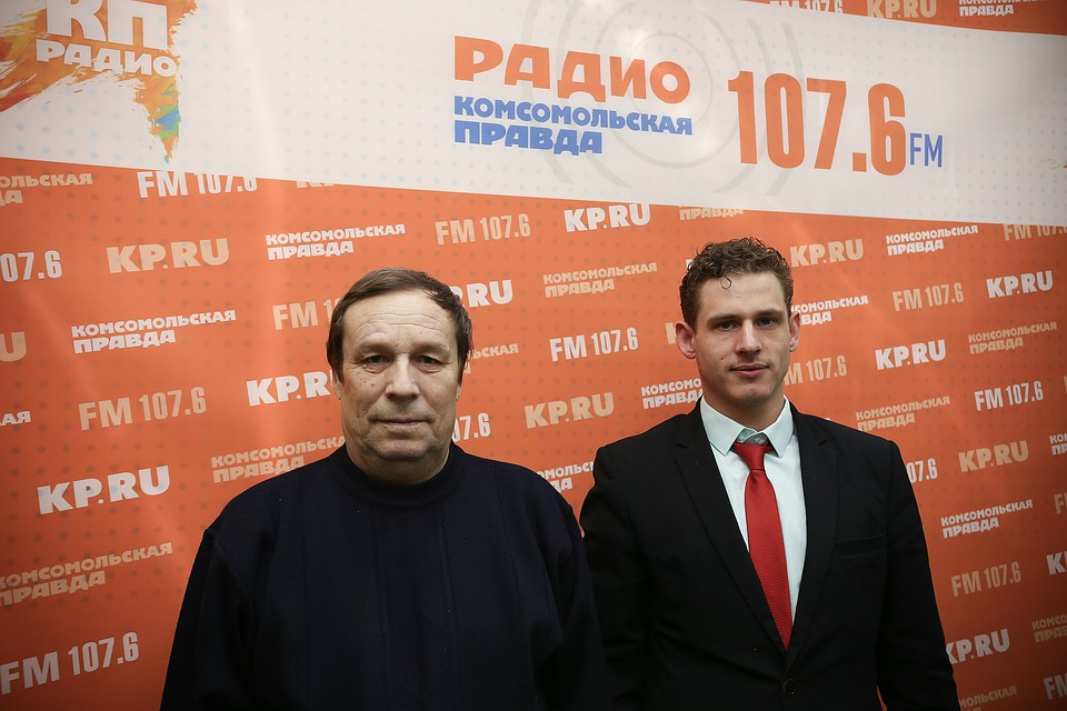 Федор Гожимов, победитель викторины «Деньги на бочку» и Антон Никитин, руководитель представительства ГК «Инстафорекс» в Ижевске