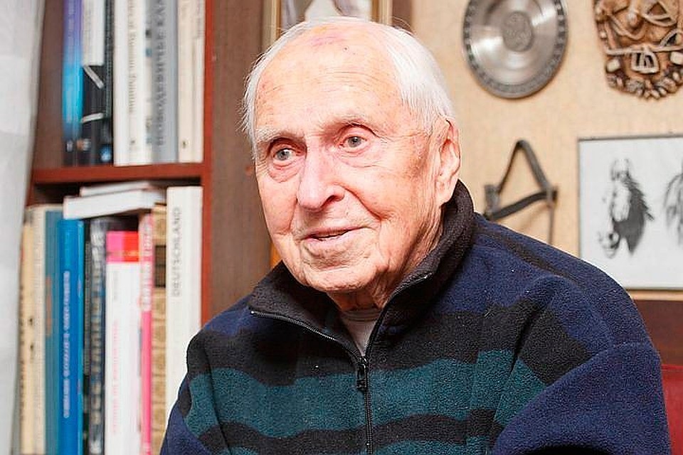Михаилу Бобров умер в возрасте 95 лет. В августе 2018 года.
