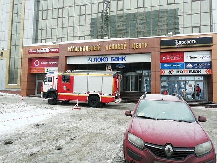 Сотрудники оперативных служб проверяли утром 31 января несколько ТЦ и больниц