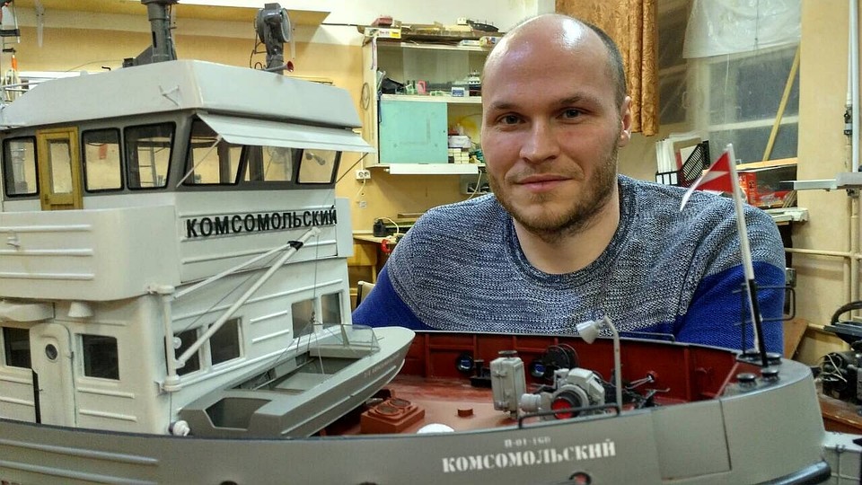 В 2011 году Иван искал новую модель для сборки. Еще с детства он знал о четырех буксировщиках, которые были названы в честь шахтерских поселков в Воркуте: Комсомольский, Советский, Заполярный и Северный.