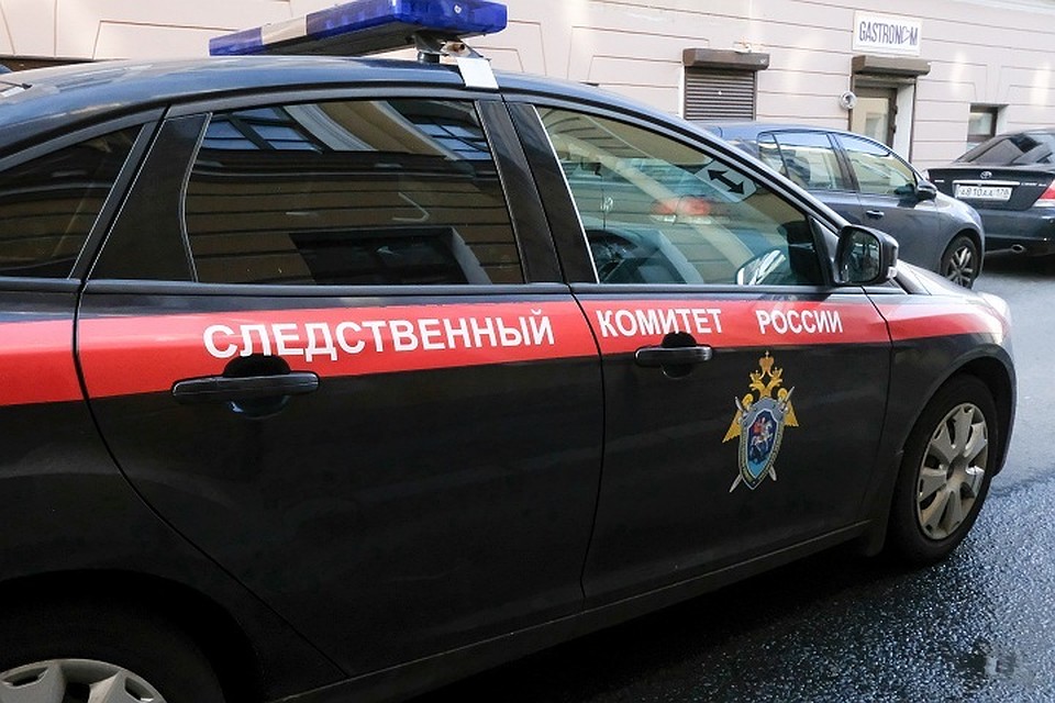 Сотрудники СК пришли "в гости" к чиновникам комитета по здравоохранению.