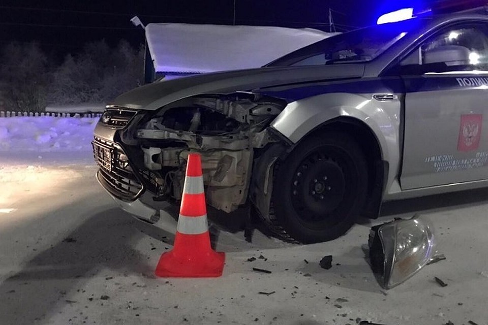 В Пуровском районе пьяный водитель врезался в патрульный автомобиль Фото: Госавтоинспекция Ямала