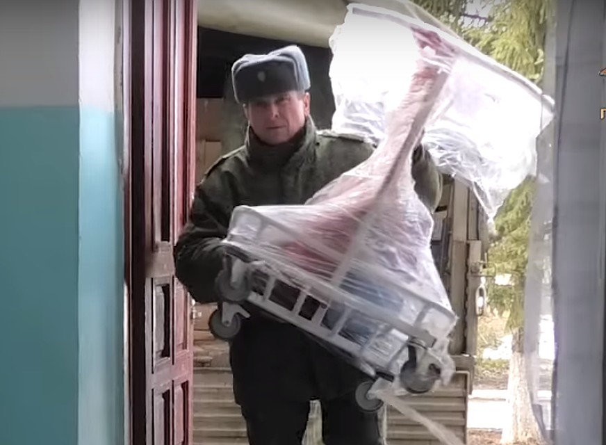 Военные получили тележки для развоза медикаментов. Фото: Скриншот видео НМ ДНР