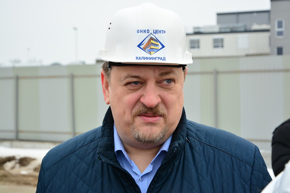 Кирилл Баринов на строительно площадке онкоцентра.