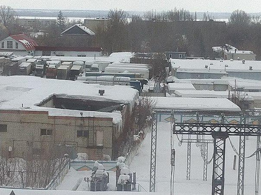 Крыша производственного корпуса упала внутрь под весом снега. Фото соцсетей