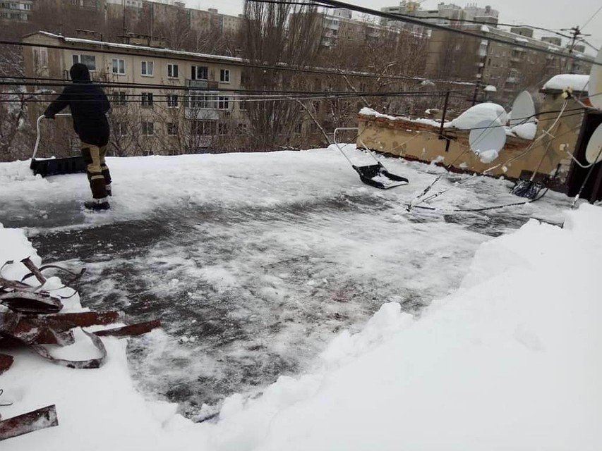 Очистка крыш многоквартирных домов ведется ежедневно
