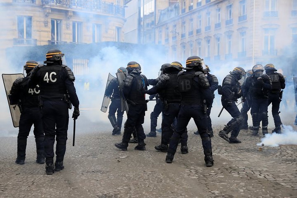 Во Франции опять проходят акции протеста «желтых жилетов»