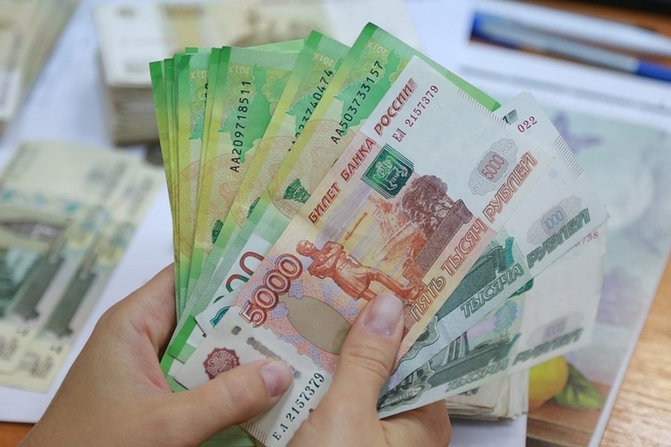 Омичку заставили вернуть незаконную пенсию в 80 тысяч рублей