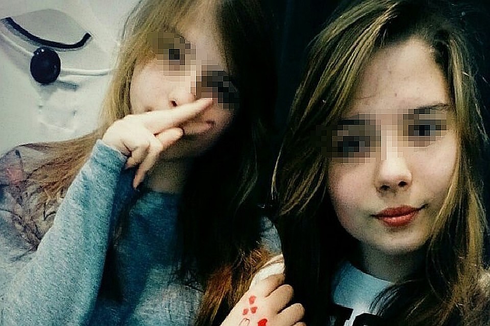 Юля (справа) 2 месяца не будет ходить в школу