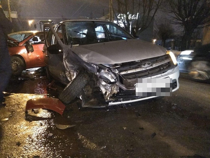 Автомобили столкнулись на улице Профсоюзов Фото: УГИБДД России по Тверской области