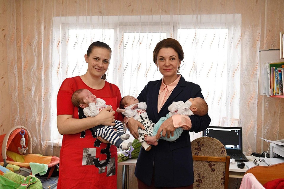 Галина Додон решила сделать подарки семье Годорожа, растящей четверых детей, и разделить с ними радость.