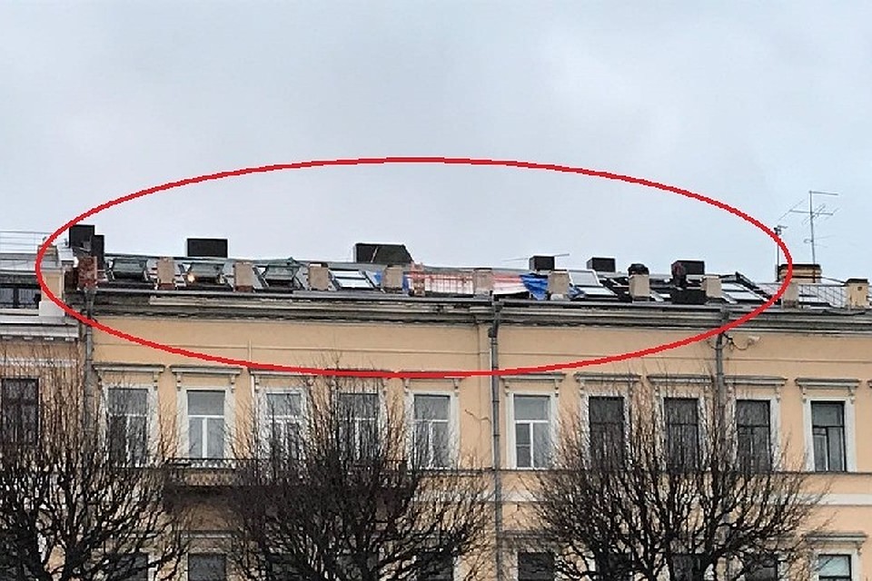 КГИОП требует снести незаконную мансарду на доме у Марсова поля. Фото: КГИОП СПб.