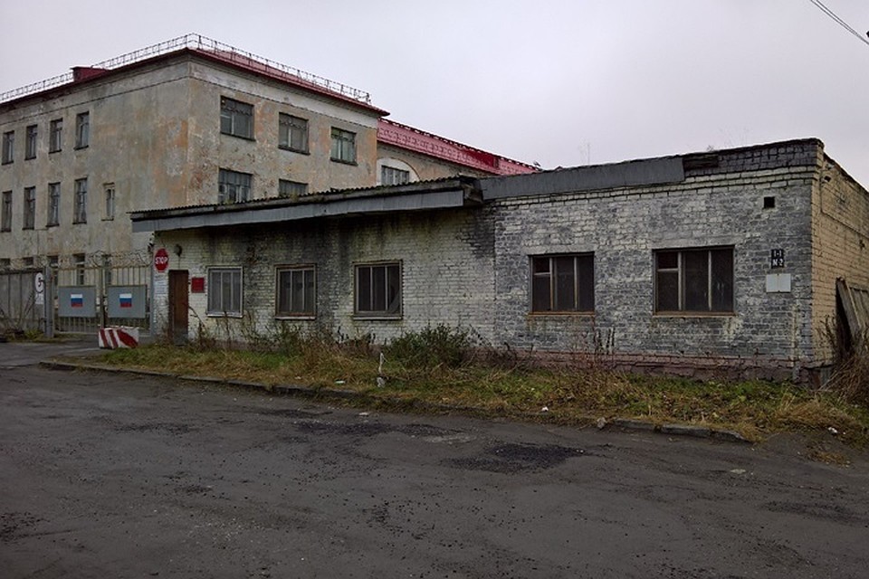 В Мурманске кто-то забыл гранату в заброшенном здании на улице Генерала Журбы. Фото: Федор (2gis.ru)