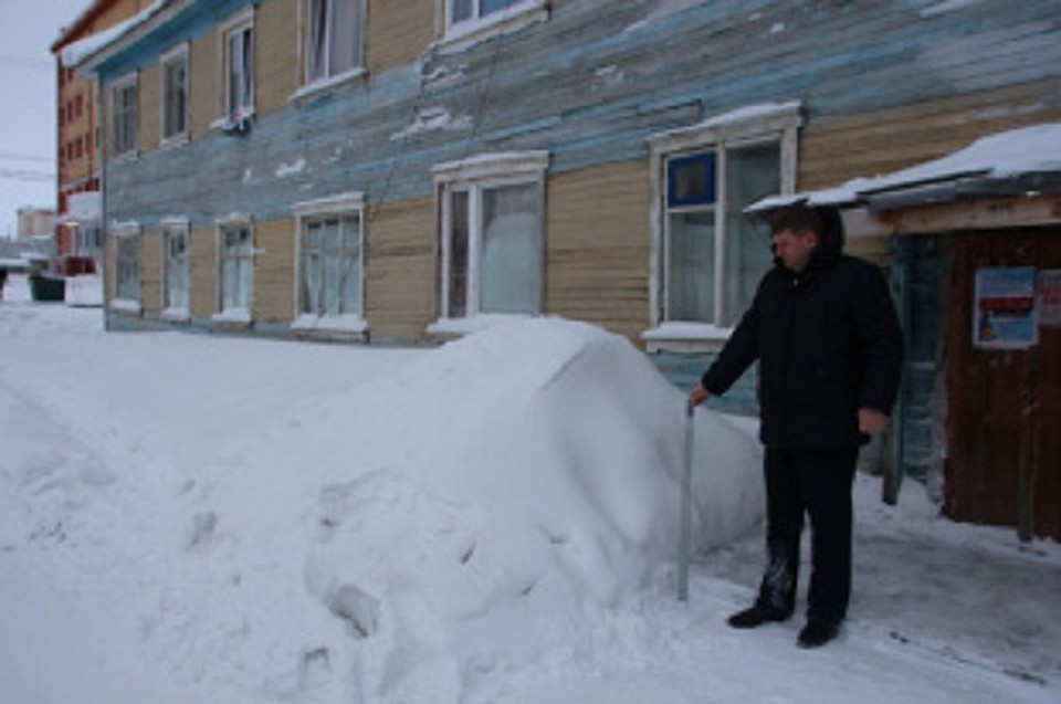 Власти Салехарда проверили высоту сугробов на улицах города Фото: salekhard.org
