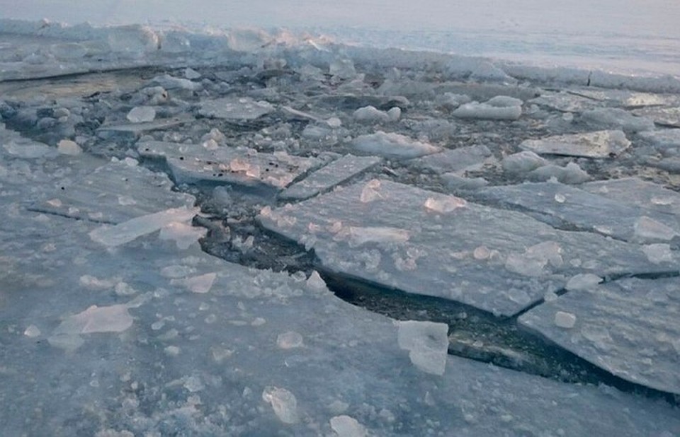 Водовоз упал с моста в реку в Кондинском районе