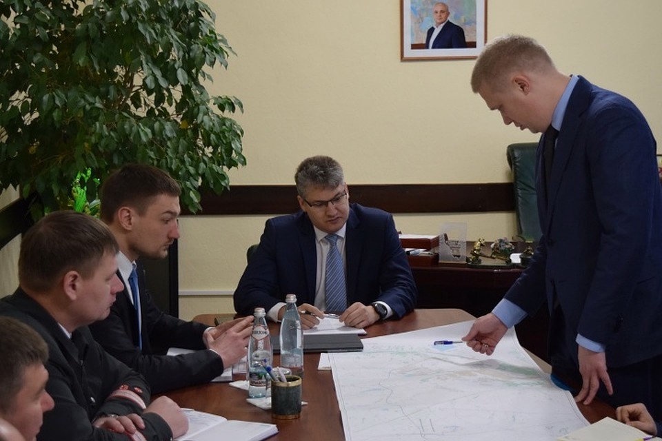 В администрации области обсудили проект строительства технологической дороги.