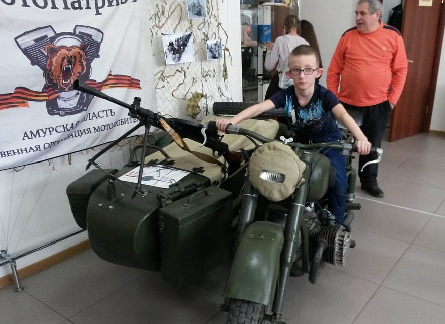 Трехколесный мотоцикл ИМЗ М-72 чудом сохранился в частном гараже.