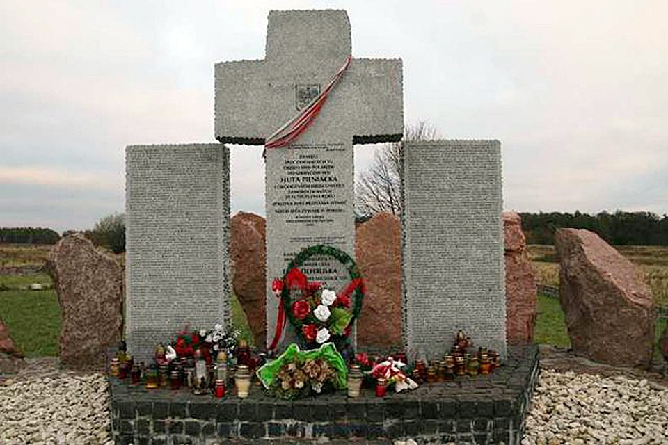Памятник жертвам трагедии Гуты Пеняцкой