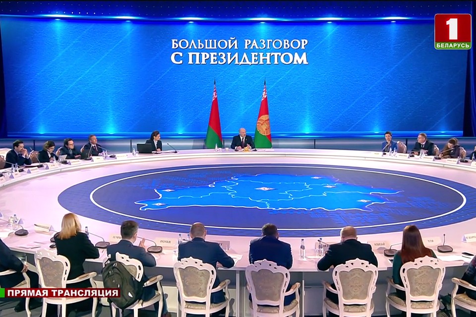 Александр Лукашенко проводит «Большой разговор» с представителями общественности и СМИ. Фото: кадр "Беларусь 1"