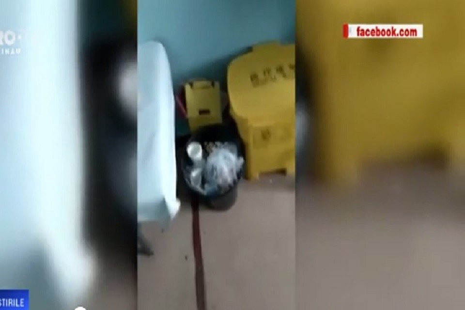 После работы избирательного участка в поликлинике остались мусор и грязь (Фото: скрин с видео).