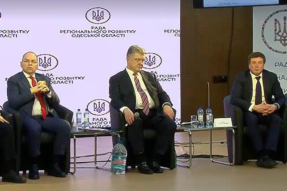 Украинский лидер и его пятилитровая бутыль