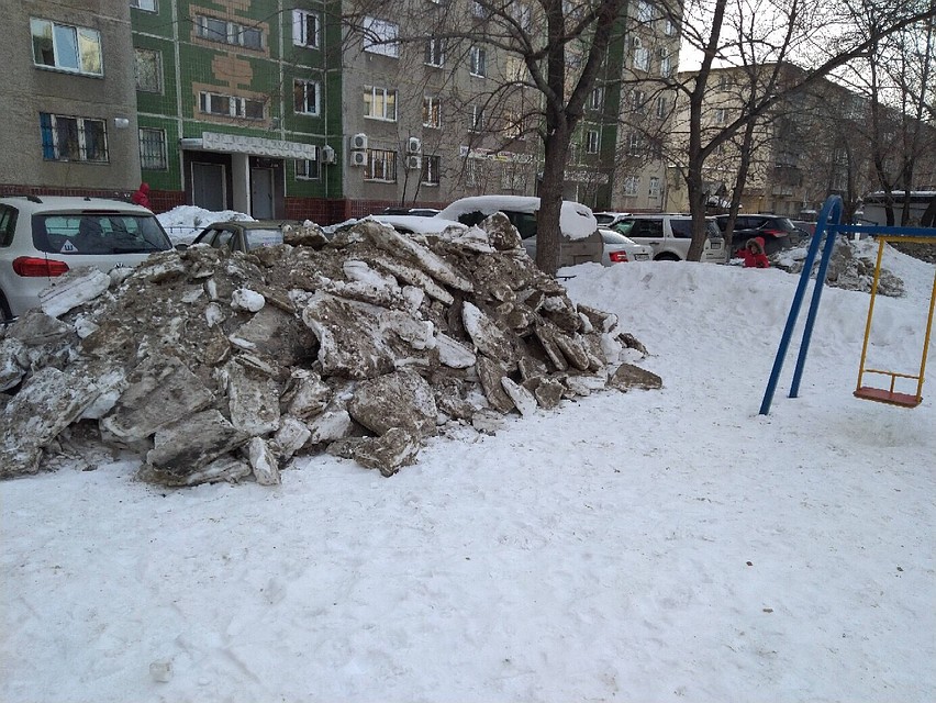 Работы у коммунальщиков еще - выше крыши. Фото: группа "Челябинск и область | Новости | ДТП и ЧП".