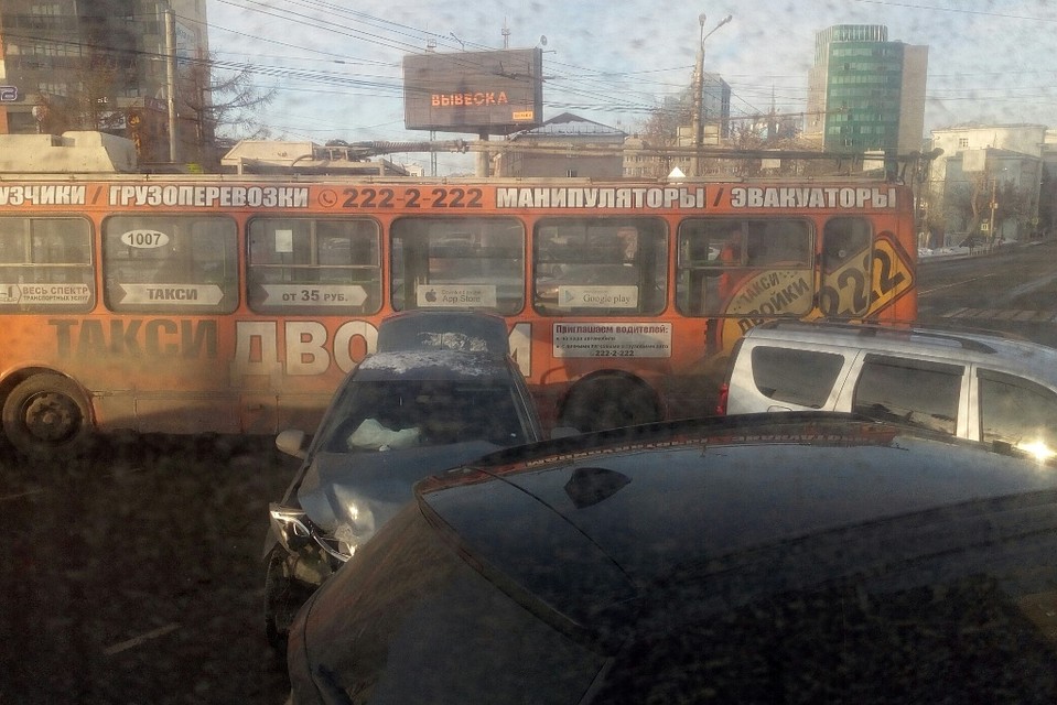 ДТП произошло около 18 часов. Фото: группа во ВКонтакте «Регион-74 | Челябинск».