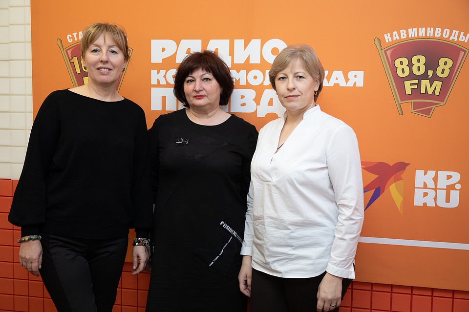 Директор 45-ой школы Ставрополя Лариса Токарева, заместитель начальника комитета образования администрации города Екатерина Балаба, директор городского информационно-методического центра Валерия Ботез
