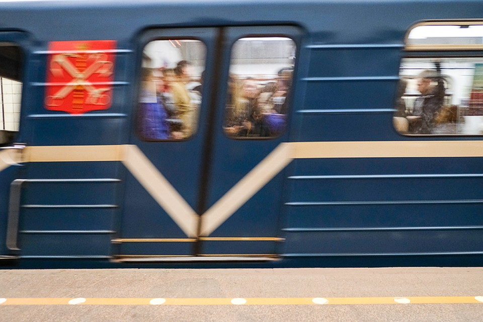 В метро поздравят женщин с 8 марта и на праздник закроют вестибюль станции "Технологический институт 1".