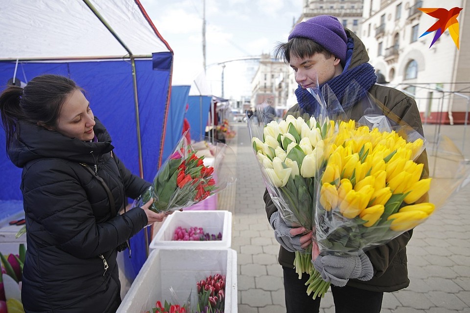 Сегодня ожидается пик продаж весенних цветов, а завтра цены пойдут вниз.
