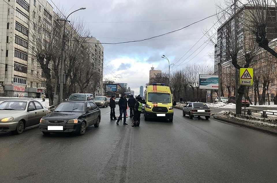 Из-за аварии в сторону центра выросла большая пробка. Фото: пресс-служба ГИБДД Екатеринбурга