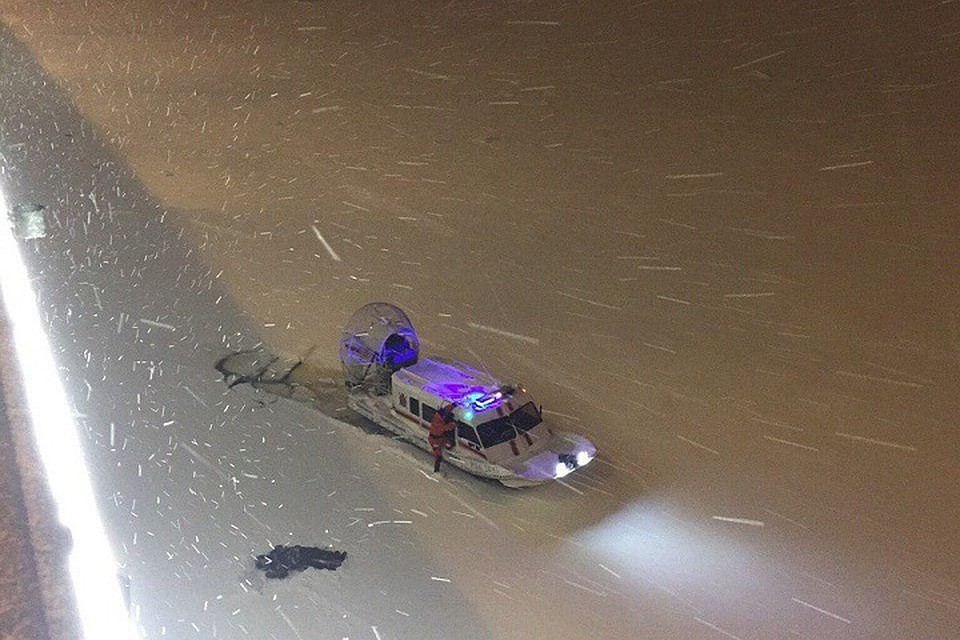 При падении с Литейного моста погиб мужчина. Фото: vk.com/spb_today