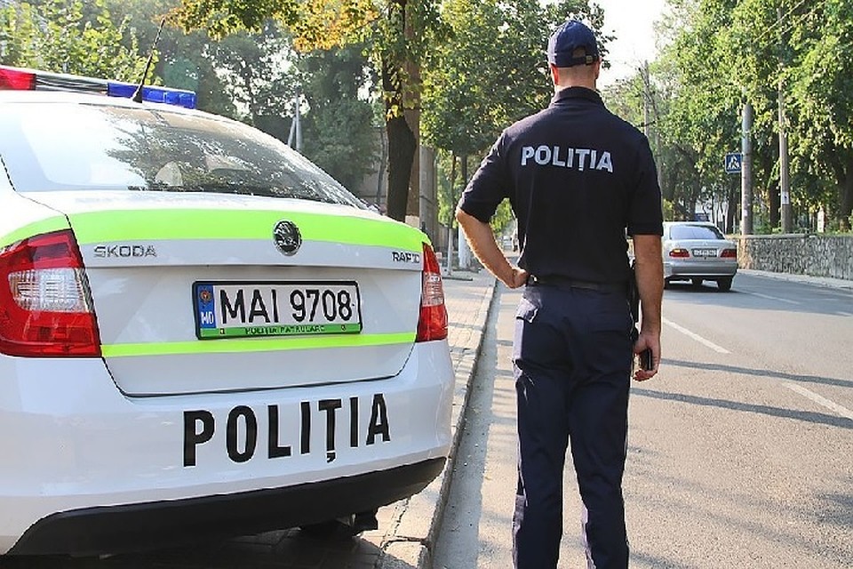 Полицейские вымогали у автоледи 200 евро. Фото: moldova.org