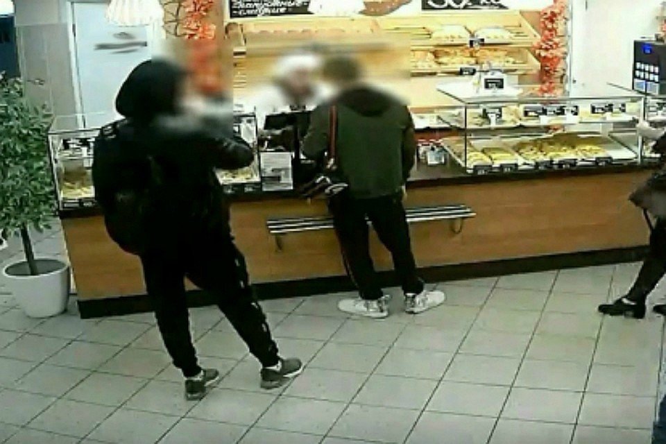 Молодых людей «запечатлели» камеры одного из магазинов. Фото: СУ СКР России по Кировской области